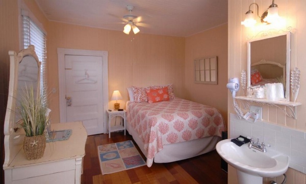 Inkwell Beach Cottage image 24